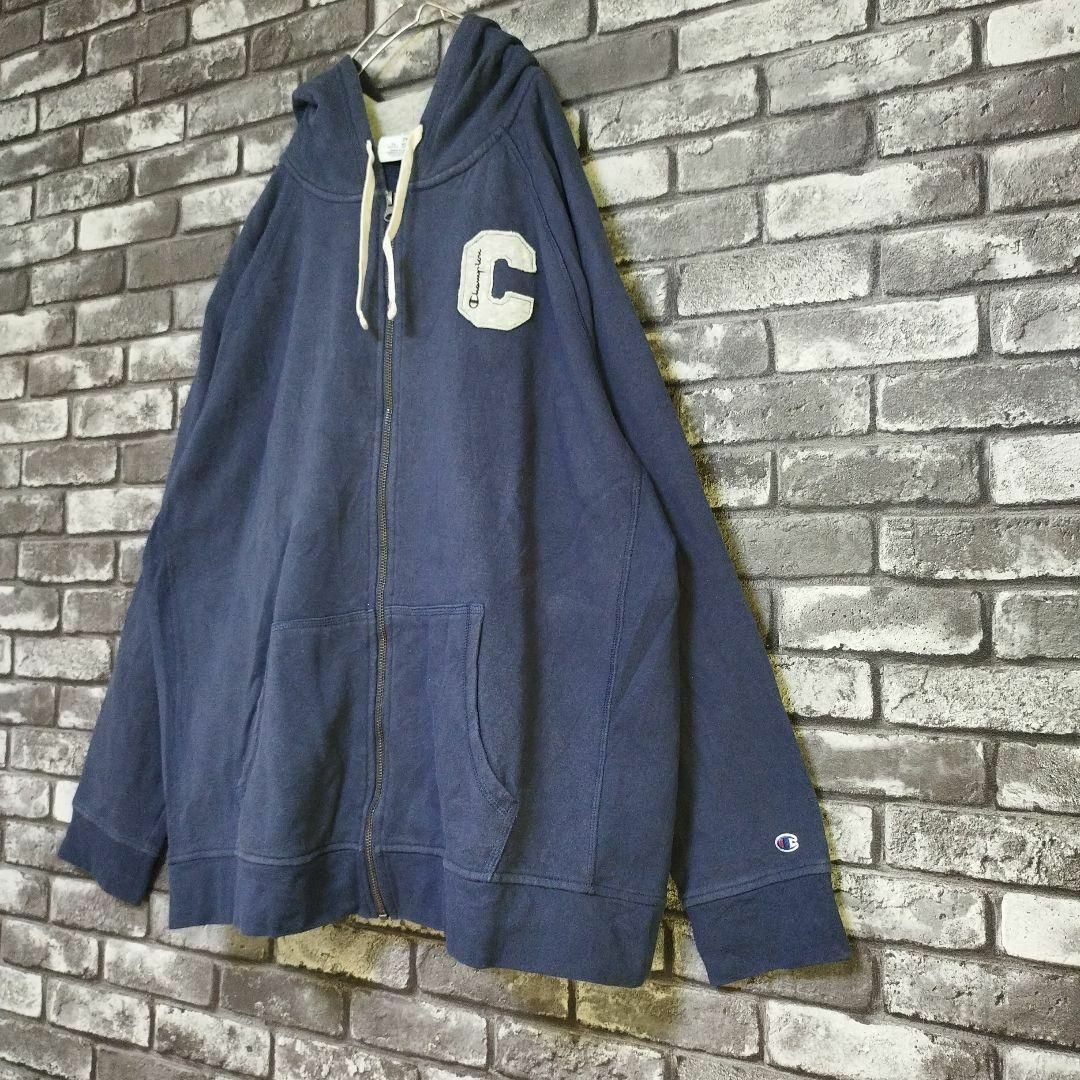 Champion(チャンピオン)のチャンピオンフーディーパーカー刺繍ワンポイントデカロゴネイビービッグシルエット メンズのトップス(パーカー)の商品写真