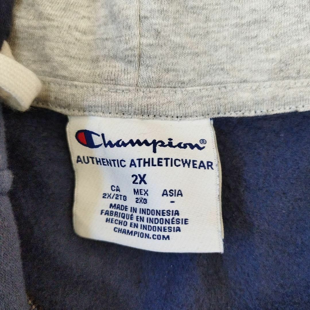 Champion(チャンピオン)のチャンピオンフーディーパーカー刺繍ワンポイントデカロゴネイビービッグシルエット メンズのトップス(パーカー)の商品写真