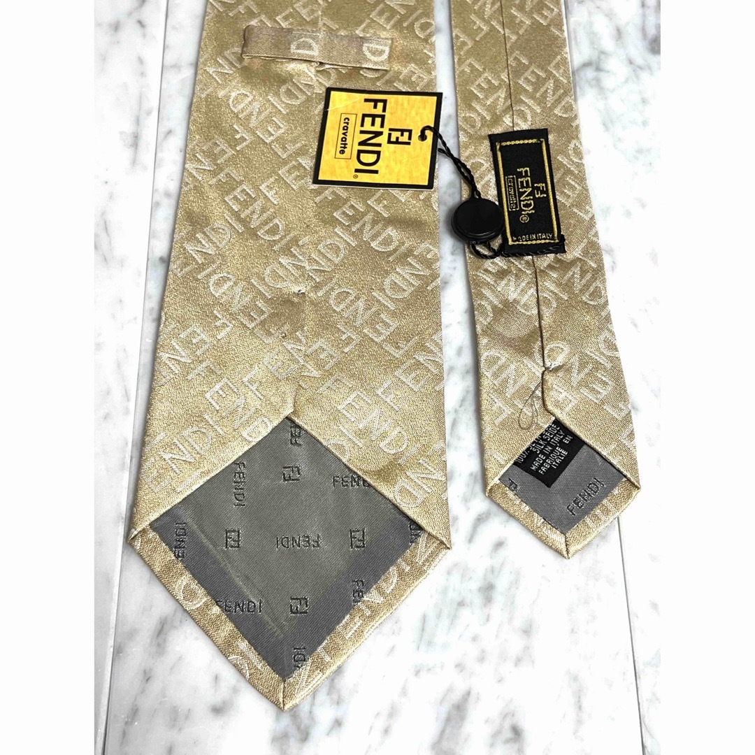 ✨️超レア品✨️新品✨️ FENDI フェンディ デカロゴ柄 ゴールド
