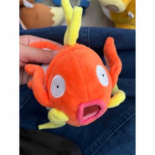 ポケモン(ポケモン)のコイキング　ぬいぐるみ　ポケモンセンター　(ぬいぐるみ/人形)