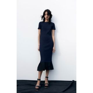 ザラ(ZARA)のZARA ザラ　プリーツヘムワンピース　Mサイズ(ロングワンピース/マキシワンピース)