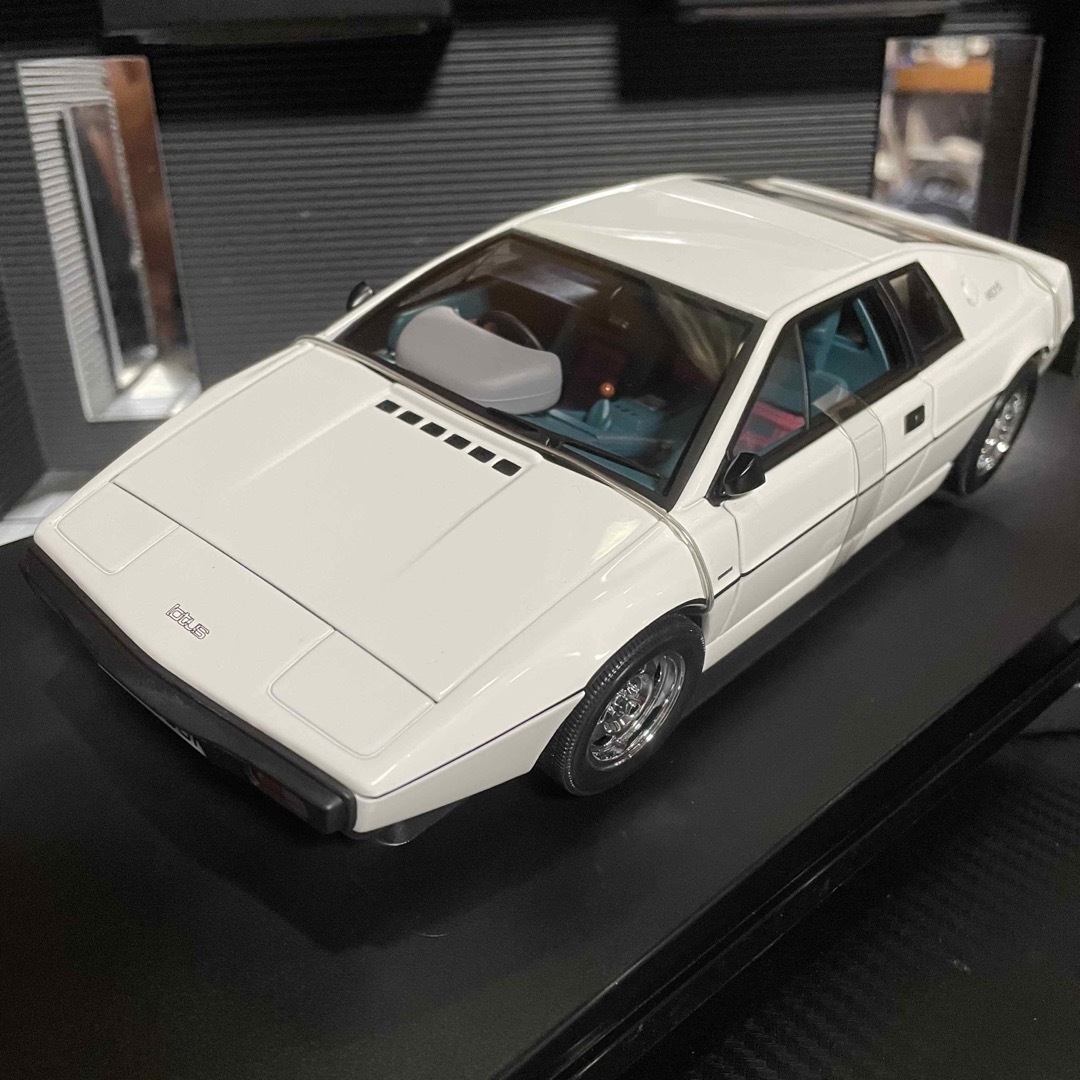 AUTOart - 未展示品 オートアート1/18 007私を愛したスパイ ロータス