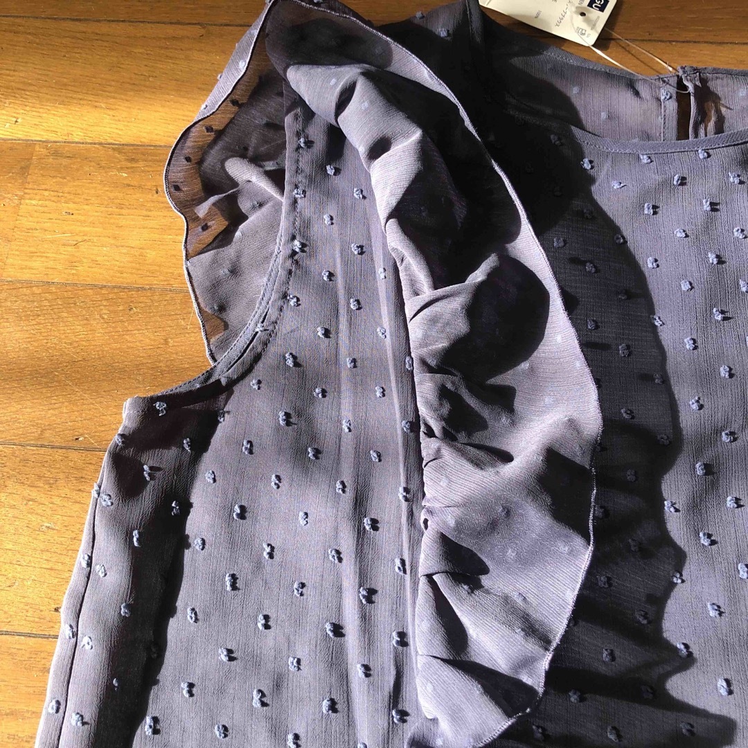 GU(ジーユー)のGU  シアーラッフルスリーブブラウス  Lサイズ レディースのトップス(シャツ/ブラウス(半袖/袖なし))の商品写真