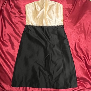 ビーシービージーマックスアズリア(BCBGMAXAZRIA)のシルク ベアトップドレス(ミディアムドレス)