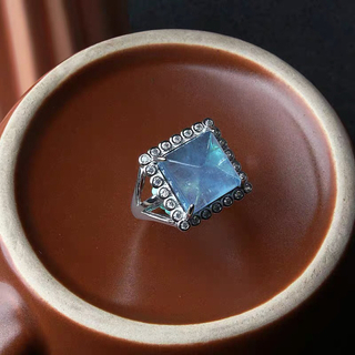 ザラ(ZARA)の天然アクアマリン石　ダイヤ宝石方型　青銀色リング　天然石　水晶石　縁起物(リング(指輪))