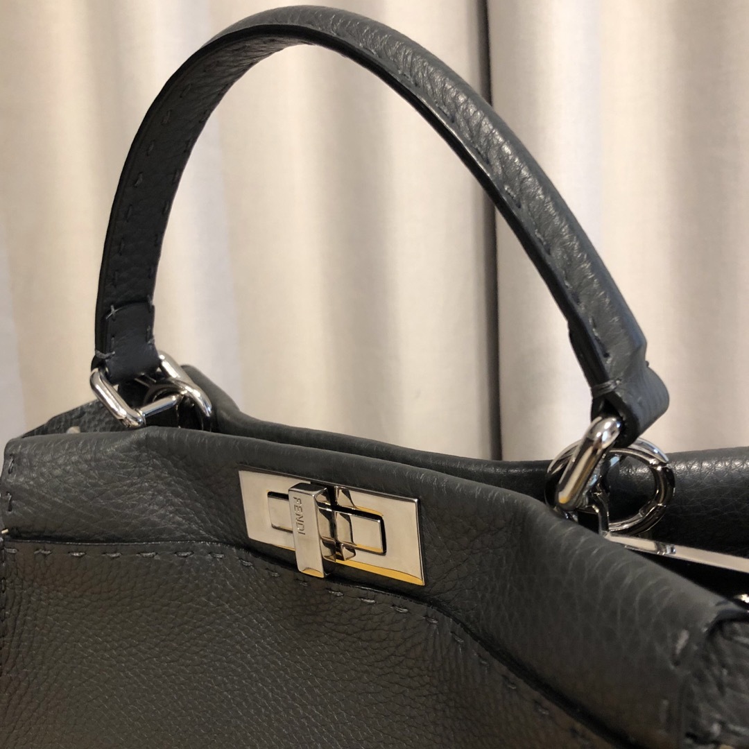 FENDI - 【本日お値下げ】ほぼ未使用☆FENDI ピーカブー ミディアムの