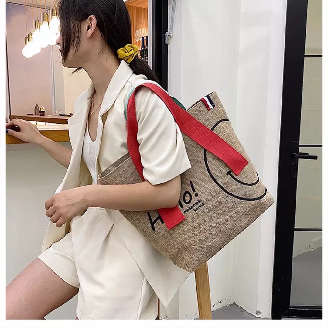 赤 スマイル トートバッグ A4 マチ 大容量 春夏 お洒落 可愛い 麻 韓国製 レディースのバッグ(トートバッグ)の商品写真