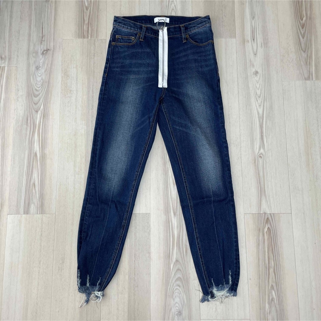 Ameri VINTAGE(アメリヴィンテージ)のAMERI RING ZIPPER SKINNY DENIM レディースのパンツ(デニム/ジーンズ)の商品写真