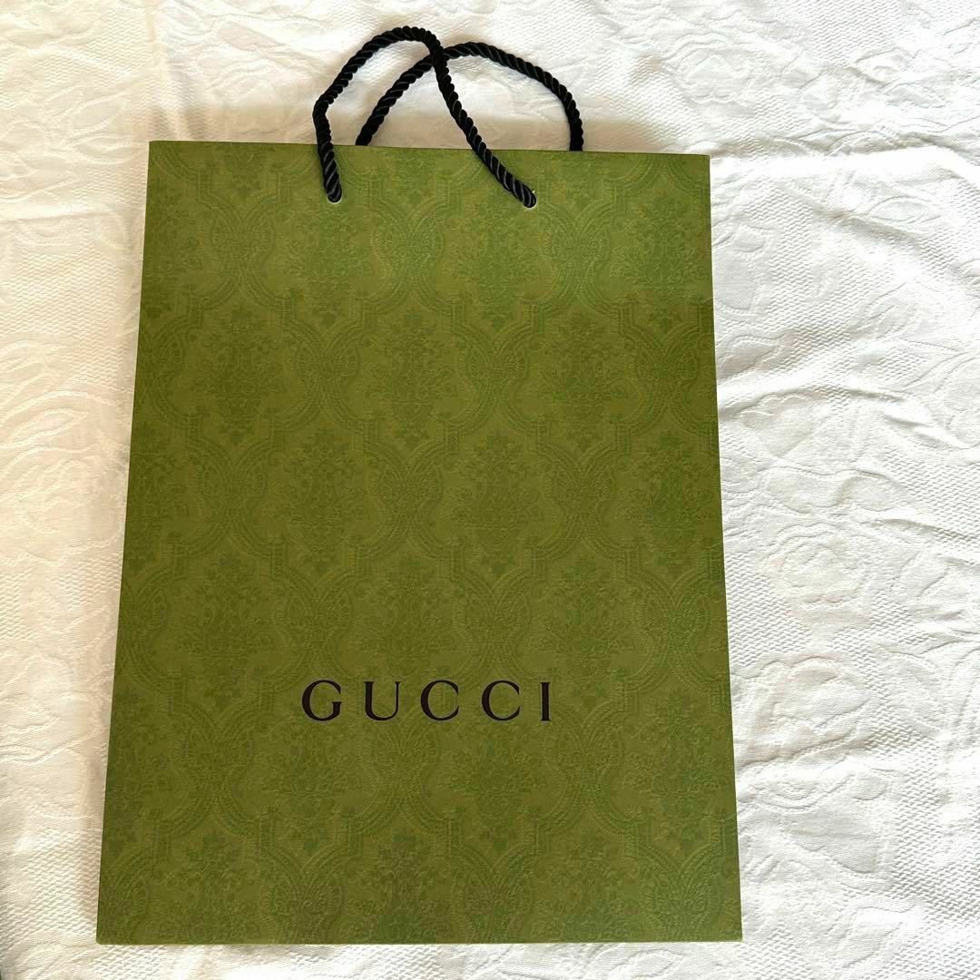 Gucci(グッチ)のグッチ　ショッパー　特大サイズ×2枚  普通サイズ×1枚  名刺入れ×３枚 レディースのバッグ(ショップ袋)の商品写真