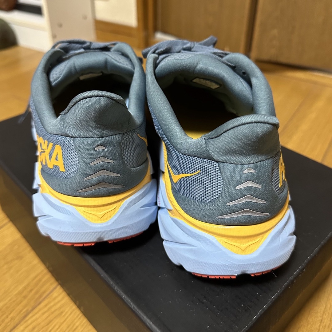 HOKA ONE ONE(ホカオネオネ)の【美品】クリフトン8ワイド　27cm スポーツ/アウトドアのランニング(シューズ)の商品写真