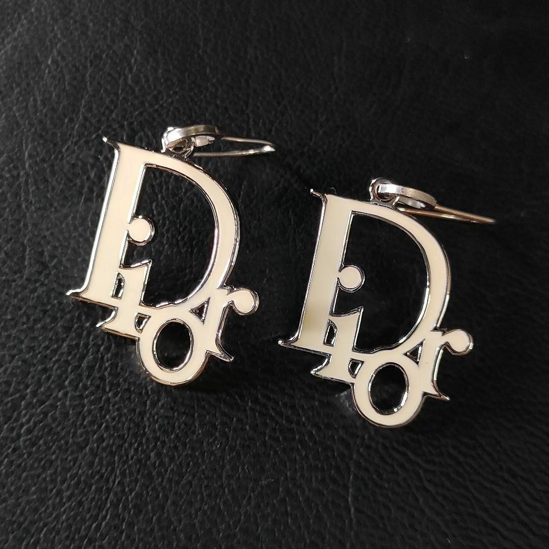 【極美品】Dior　ディオール　ピアス　ホワイト　シルバー　Diorロゴ　フック | フリマアプリ ラクマ