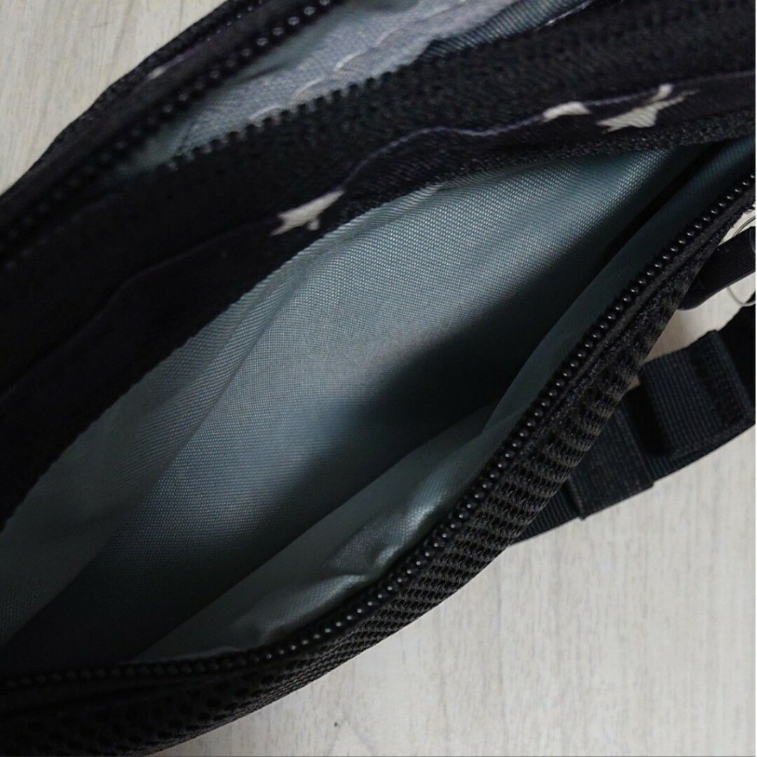 KiU(キウ)の【新品未使用】kiU キウ ミニショルダーバッグ ブラック 黒 星 レディースのバッグ(ショルダーバッグ)の商品写真