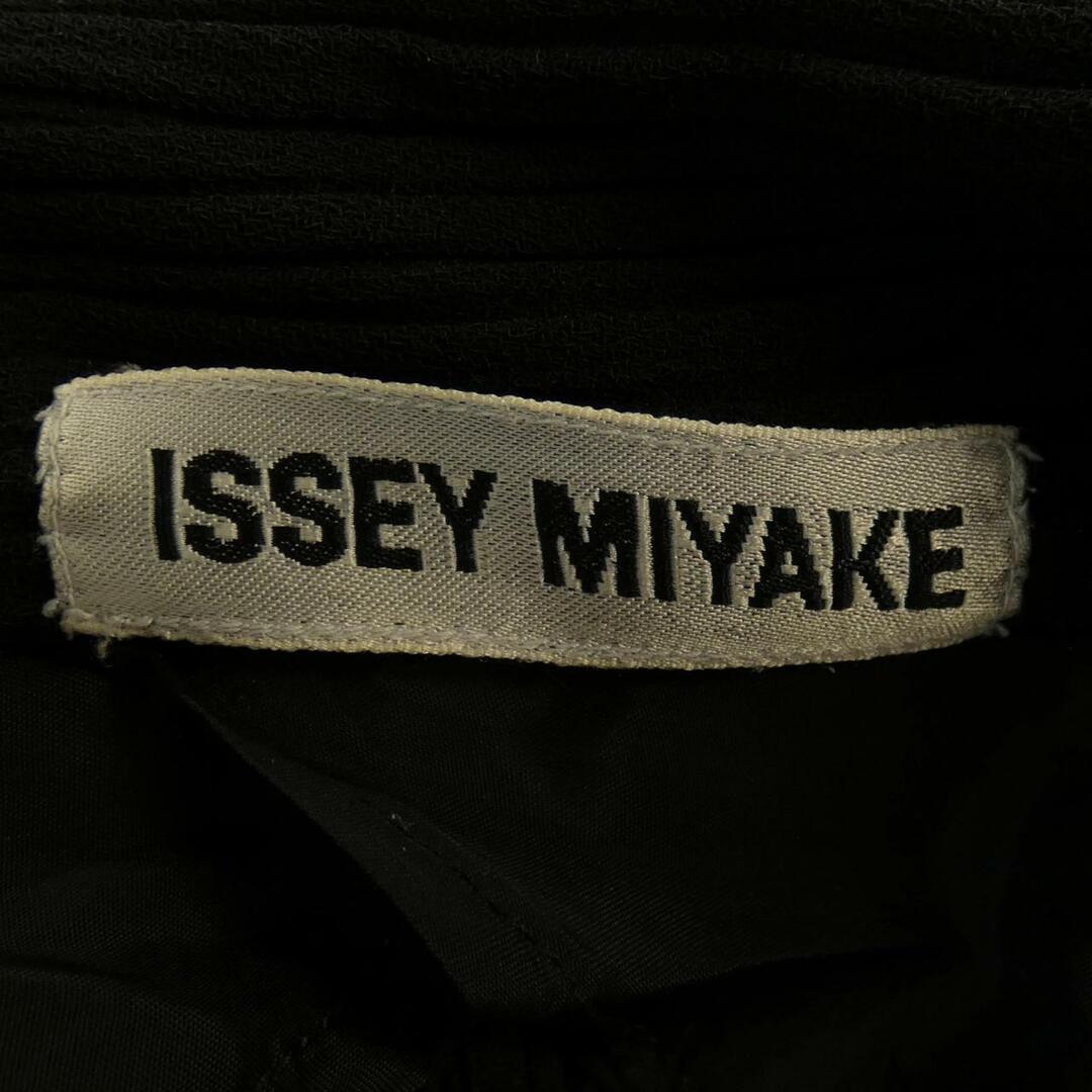 ISSEY MIYAKE(イッセイミヤケ)のイッセイミヤケ ISSEY MIYAKE ジャケット レディースのジャケット/アウター(テーラードジャケット)の商品写真