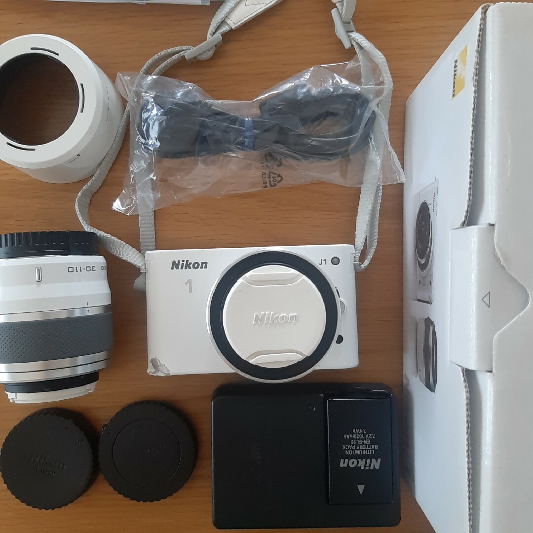Nikon NIKON 1 J1 NIKON 1 J1 Wズームキット WHIT ミラーレス一眼 Nikon NIKON 1 J1 NIKON 1 J1 Wズームキット WHIT ミラーレス一眼