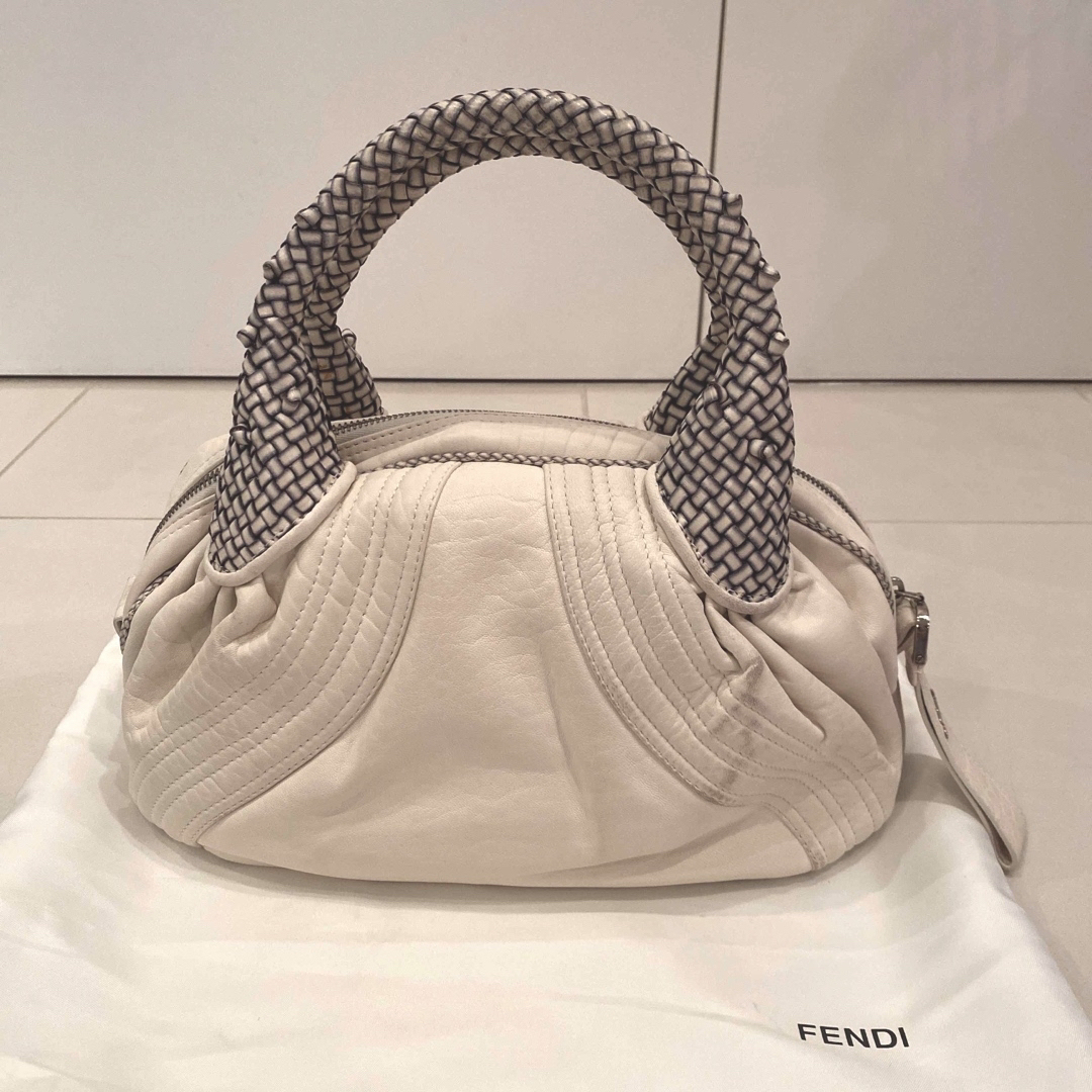 FENDI - FENDI フェンディ 超美品 スパイバッグ ホワイトの通販 by