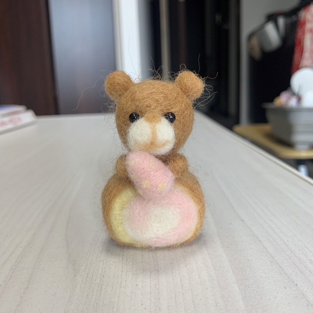 羊毛フェルト　ハンドメイド　くま　熊 ハンドメイドのぬいぐるみ/人形(ぬいぐるみ)の商品写真