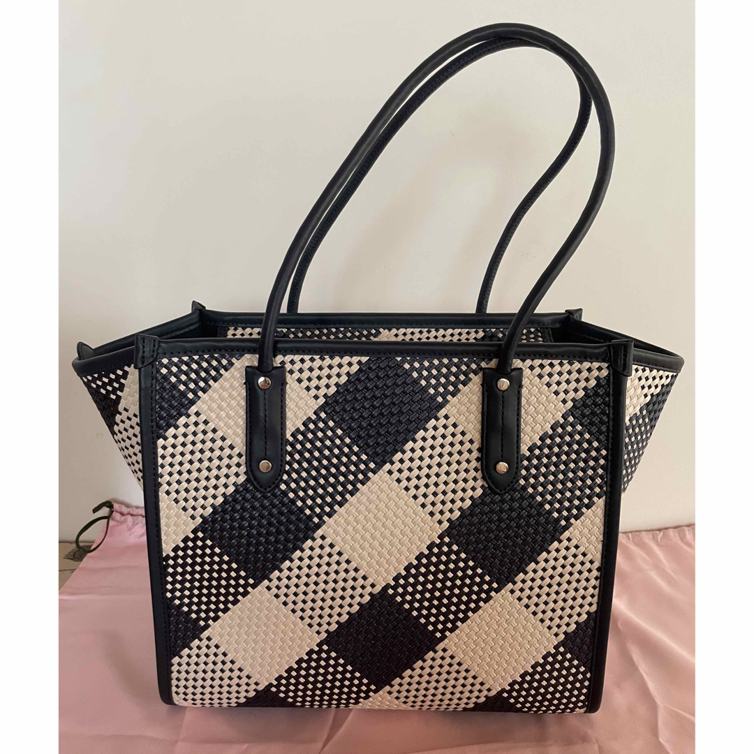 kate spade new york(ケイトスペードニューヨーク)のkate spadeストロー　ギンガムElla Large Tote A4可 レディースのバッグ(トートバッグ)の商品写真