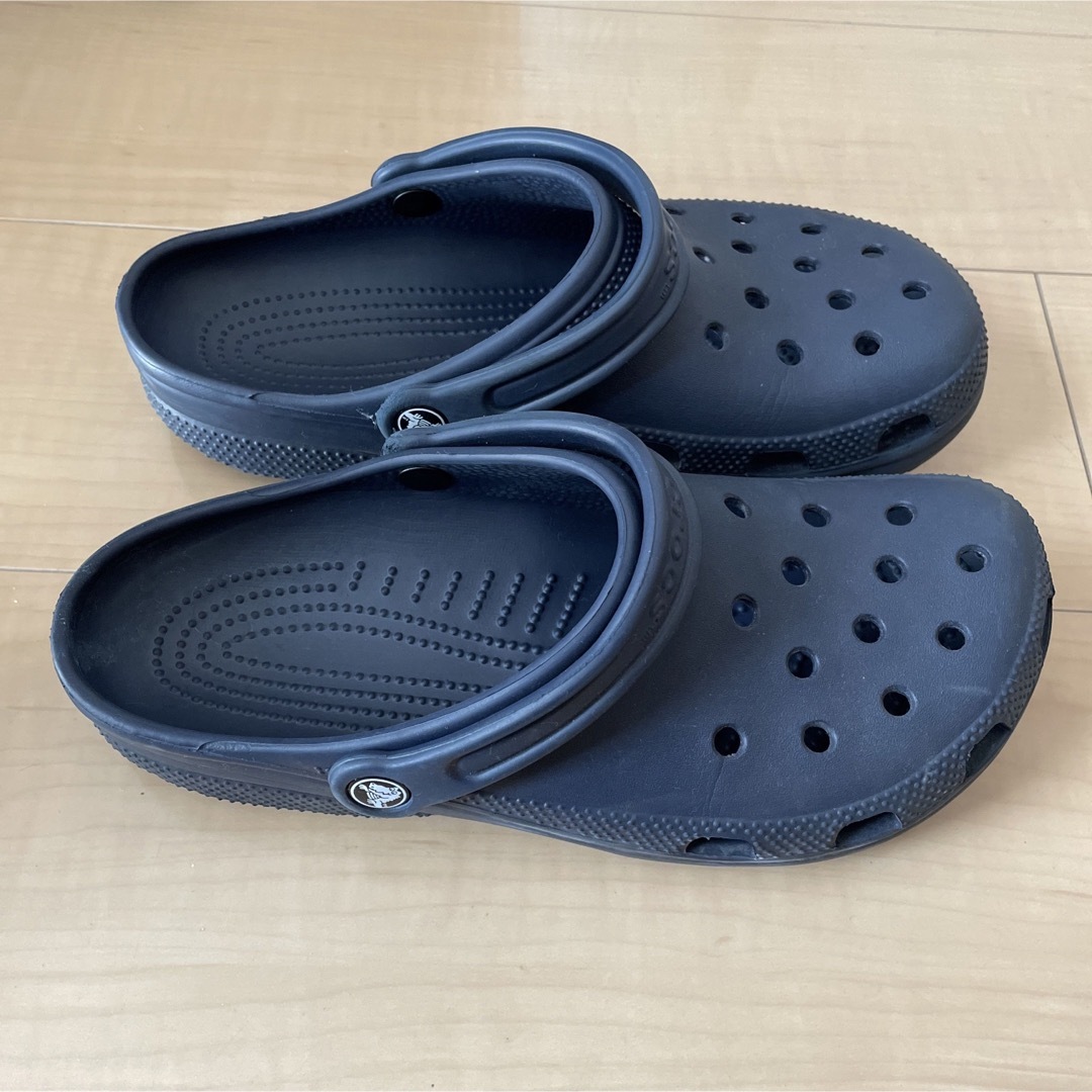 crocs(クロックス)のクロックスサンダル　ネイビー メンズの靴/シューズ(サンダル)の商品写真