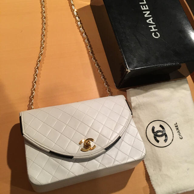 CHANEL(シャネル)のシャネル チェーンバック マトラッセ 美品 レディースのバッグ(ハンドバッグ)の商品写真