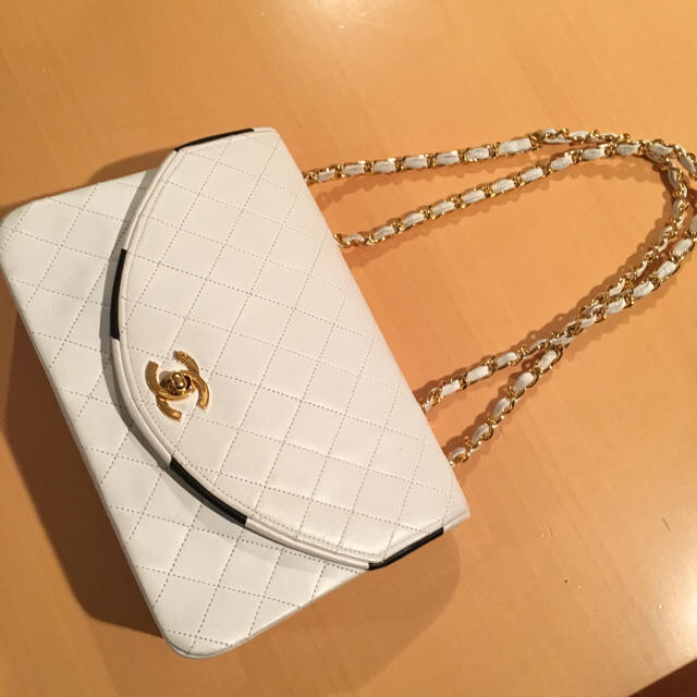 CHANEL(シャネル)のシャネル チェーンバック マトラッセ 美品 レディースのバッグ(ハンドバッグ)の商品写真