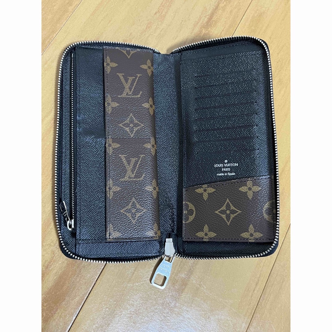 LOUIS VUITTON(ルイヴィトン)のルイヴィトン モノグラムマカサー ジッピーウォレット ヴェルティカル 財布 メンズのファッション小物(長財布)の商品写真