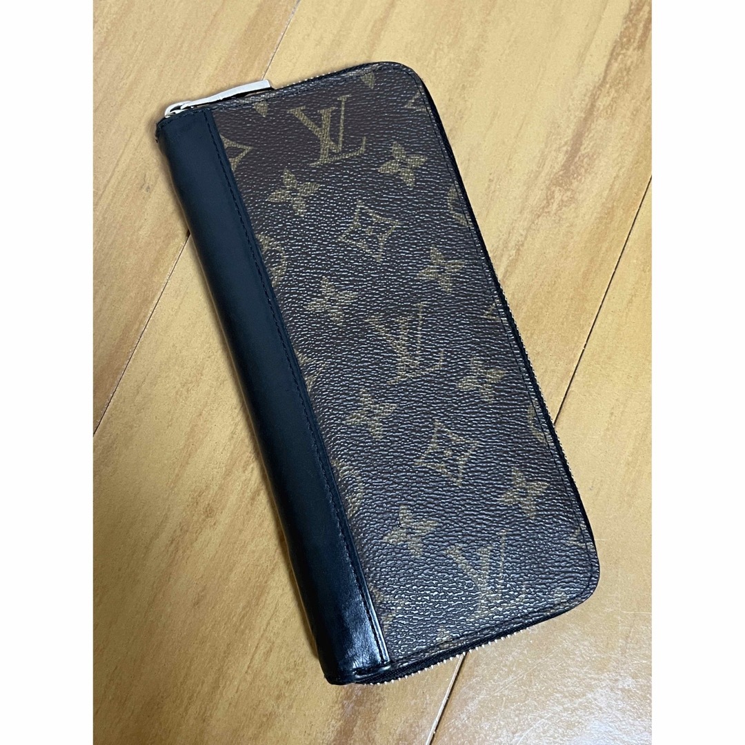 LOUIS VUITTON(ルイヴィトン)のルイヴィトン モノグラムマカサー ジッピーウォレット ヴェルティカル 財布 メンズのファッション小物(長財布)の商品写真