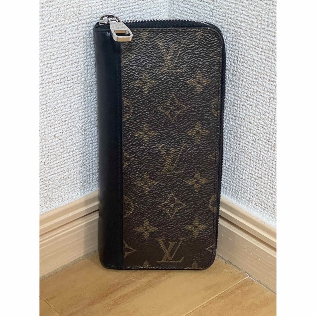 LOUIS VUITTON(ルイヴィトン)のルイヴィトン モノグラムマカサー ジッピーウォレット ヴェルティカル 財布 メンズのファッション小物(長財布)の商品写真