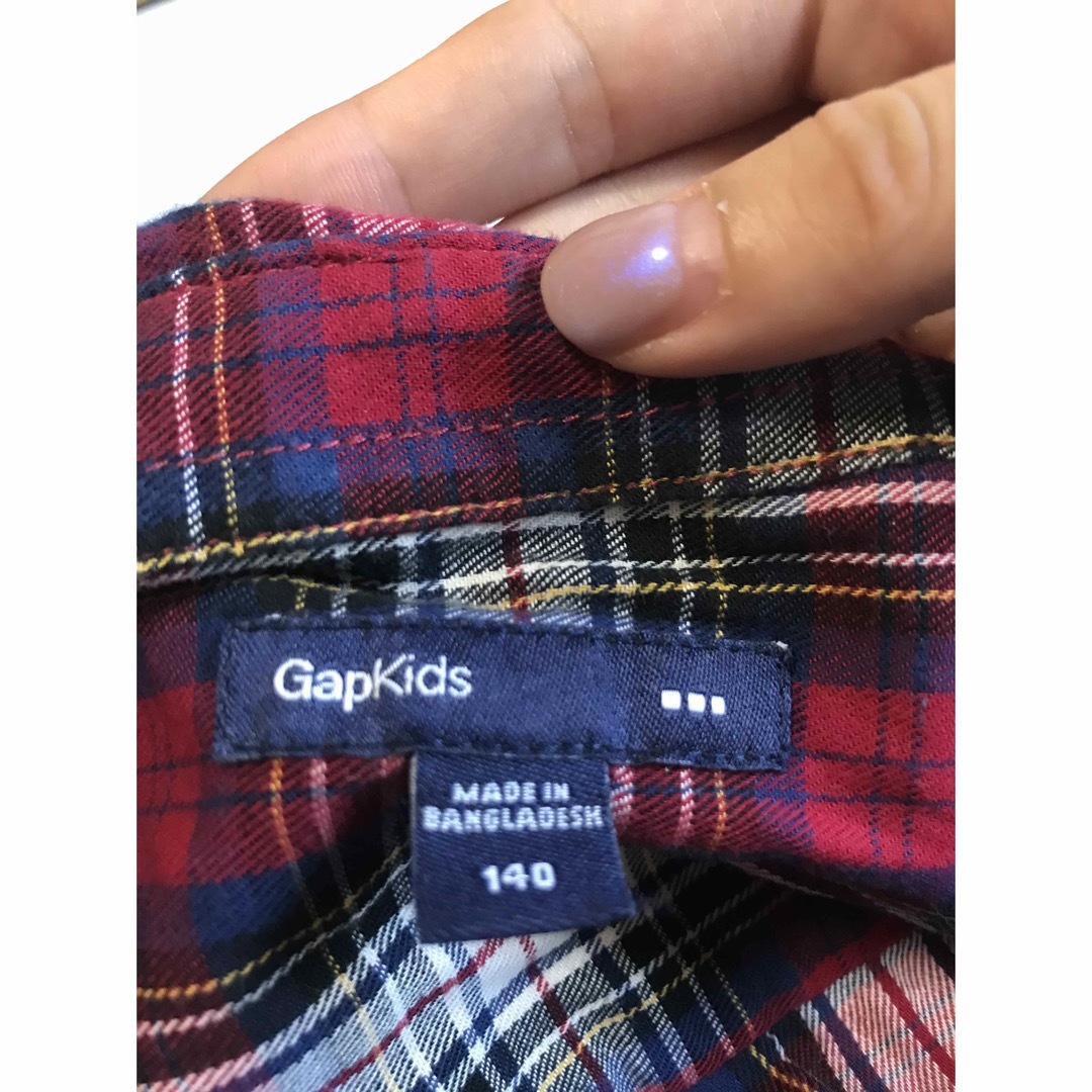 GAP Kids(ギャップキッズ)の140 チェック長袖シャツ　GAPキッズ キッズ/ベビー/マタニティのキッズ服男の子用(90cm~)(ブラウス)の商品写真