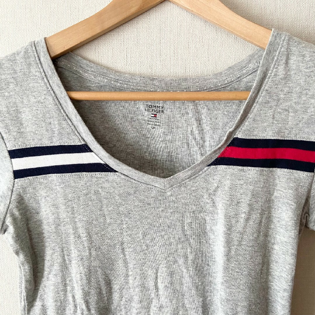 TOMMY HILFIGER(トミーヒルフィガー)のTOMMY HILFIGER 半袖 Tシャツ コットン グレー Sサイズ レディースのトップス(Tシャツ(半袖/袖なし))の商品写真