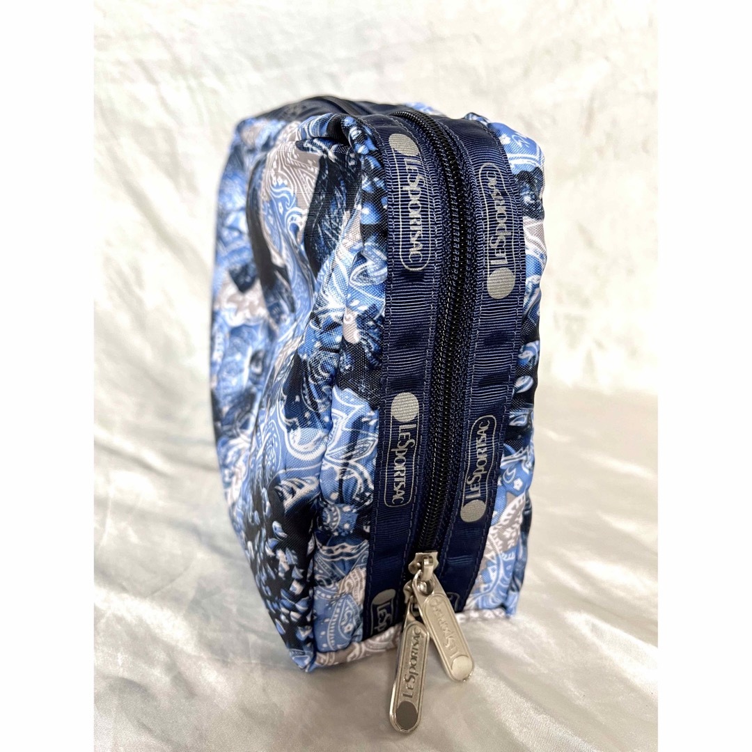 LeSportsac(レスポートサック)のレスポートサック   ブルー系　花柄　ラージレクタンギュラーポーチ レディースのファッション小物(ポーチ)の商品写真