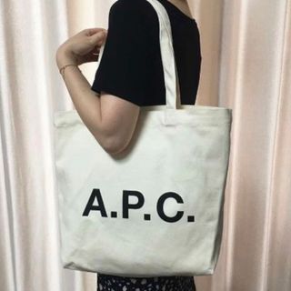 アーペーセー(A.P.C)の【未使用 タグ付】アーペーセー ブラック ロゴ トートバッグ ショッピングバッグ(トートバッグ)