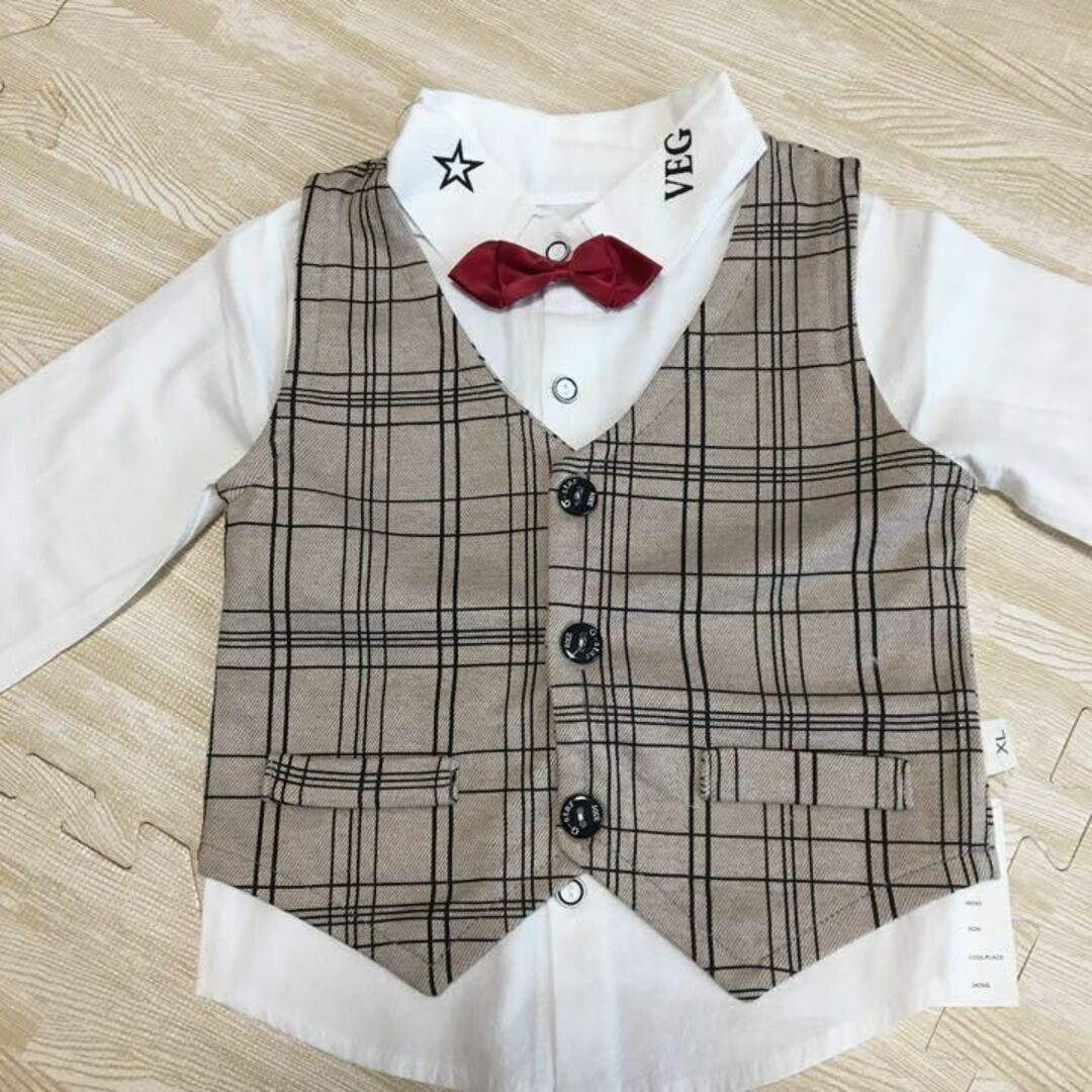 【新品 未使用品】フォーマルスーツ　100 今だけ値下げ！ キッズ/ベビー/マタニティのキッズ服男の子用(90cm~)(ドレス/フォーマル)の商品写真