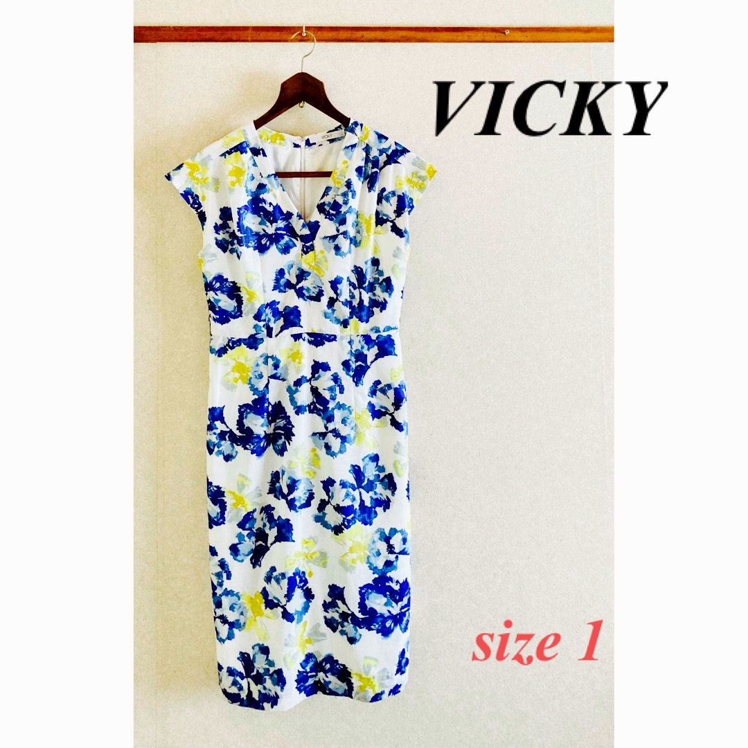 VICKY(ビッキー)のVICKY ビッキー　Vネック花柄ワンピース　フレンチスリーブ　同柄ベルト付き レディースのワンピース(ひざ丈ワンピース)の商品写真