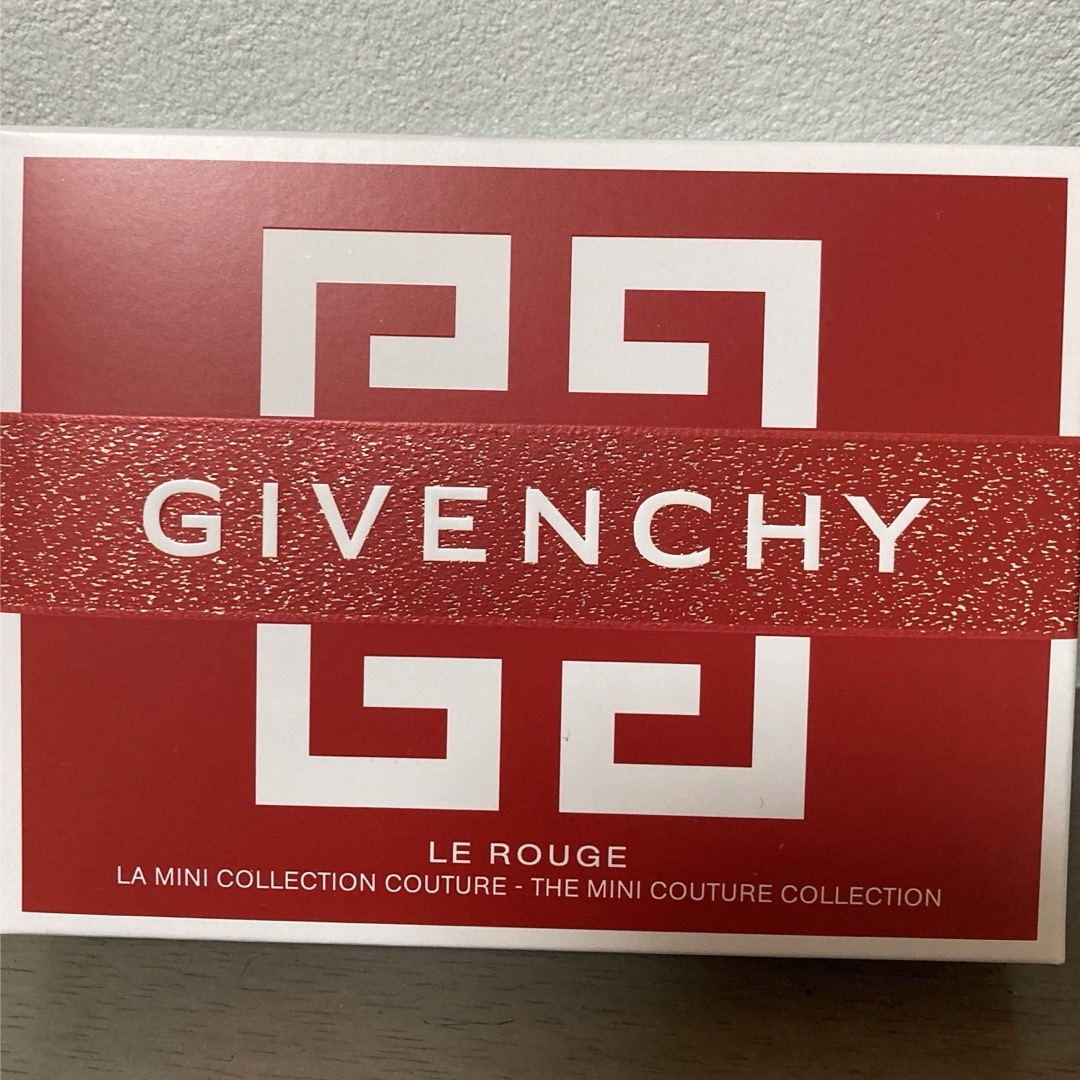 GIVENCHY(ジバンシィ)のGIVENCHY ミニリップ４本セット コスメ/美容のベースメイク/化粧品(口紅)の商品写真