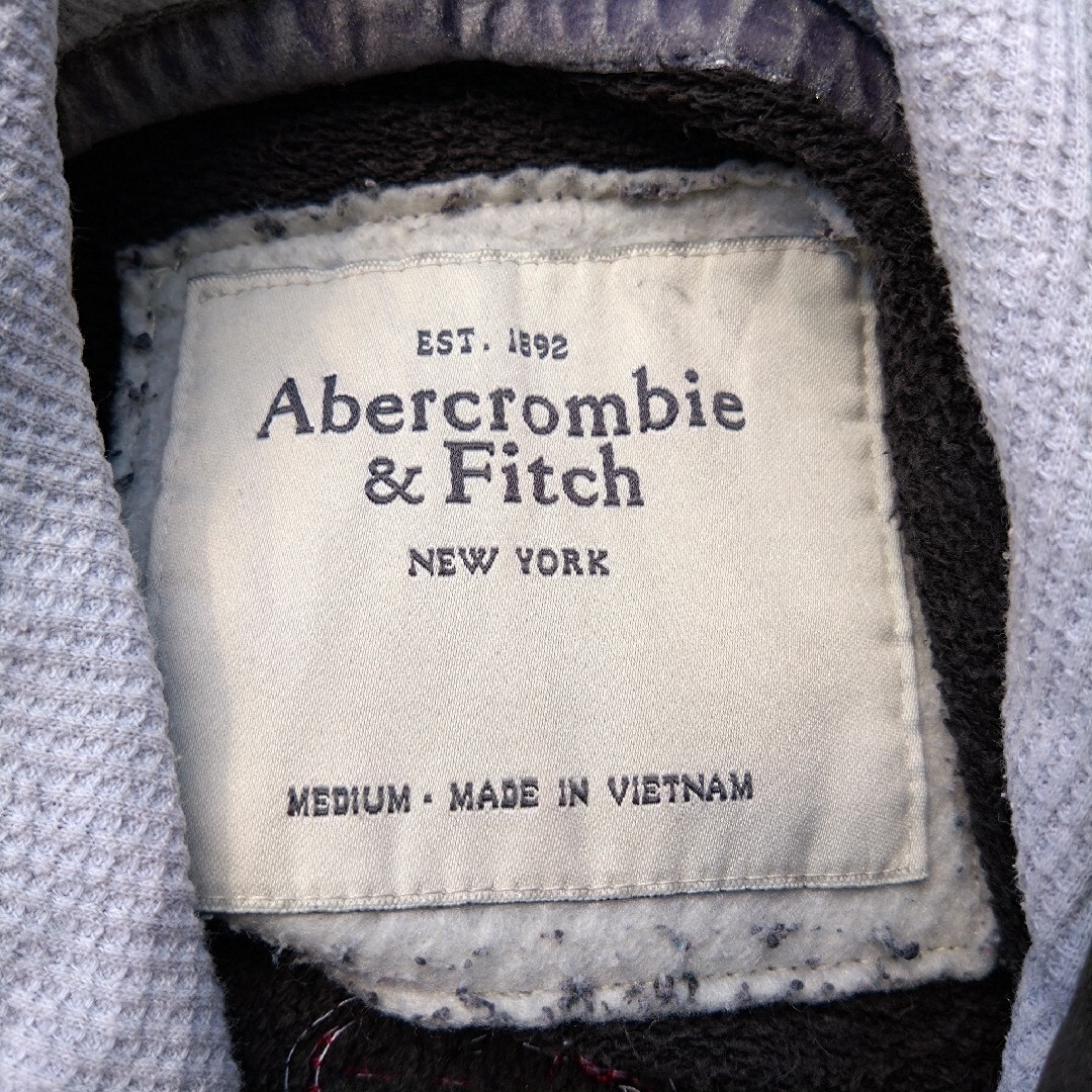 Abercrombie&Fitch(アバクロンビーアンドフィッチ)のアバクロンビー　Abercrombie　パーカー　ロゴ　ブラック レディースのトップス(パーカー)の商品写真