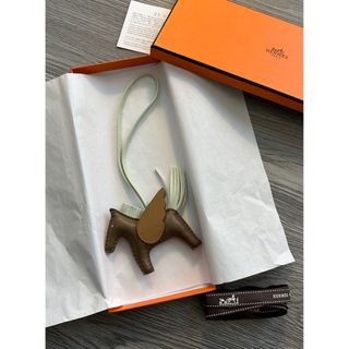 新品未使用 hermes ペガサス チャーム PM ロデオ エトゥープ U刻印
