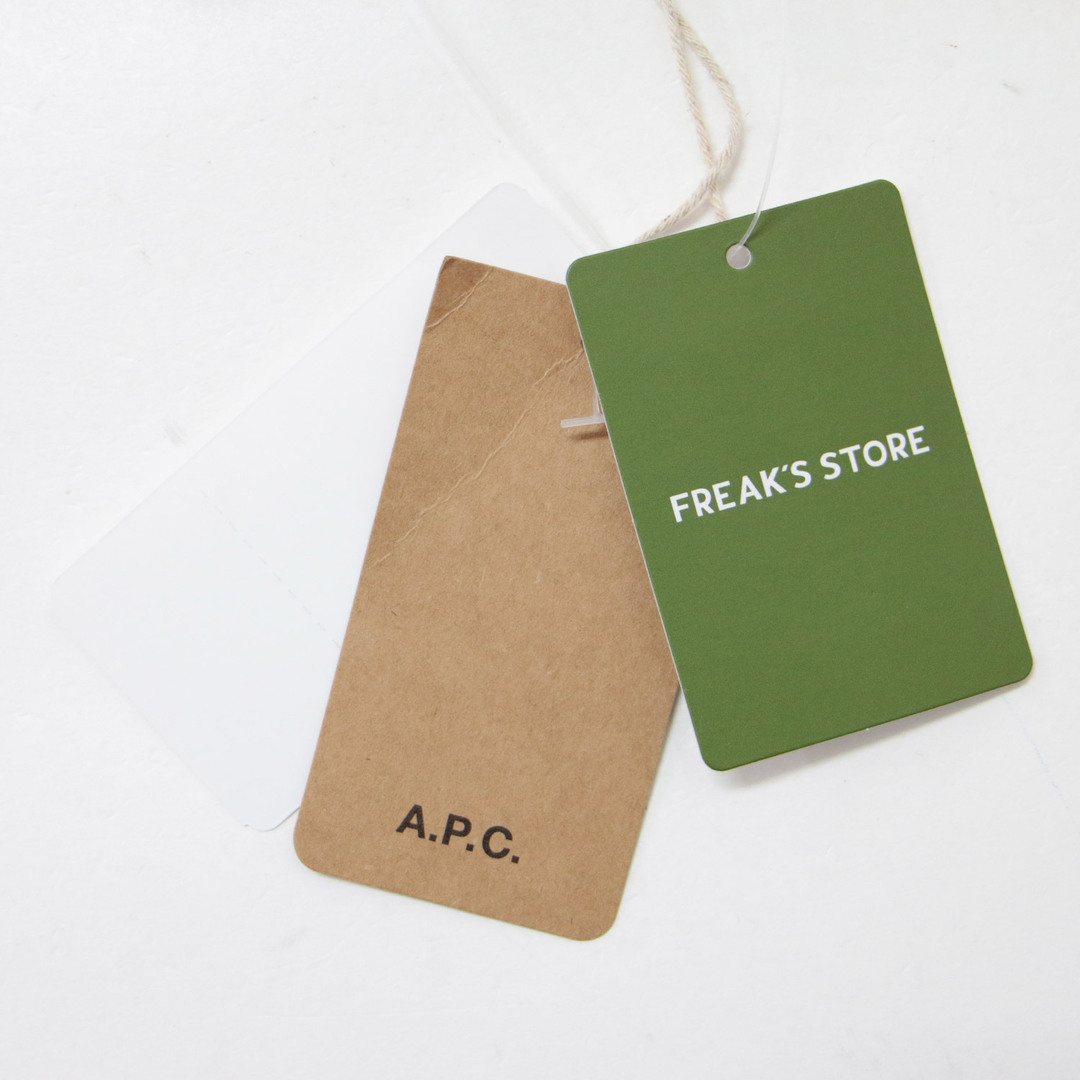 A.P.C(アーペーセー)のA.P.C. アーペーセー × FREAKS STORE フリークスストア 別注 Tシャツ トップス ブラック 黒 S 半袖 ロゴ 刺繍 RUE MADAME T コットン 綿 おしゃれ シンプル きれいめ 大人女子 ブランド 上品 ベーシック オフィスカジュアル 着回し【レディース】 レディースのトップス(Tシャツ(半袖/袖なし))の商品写真