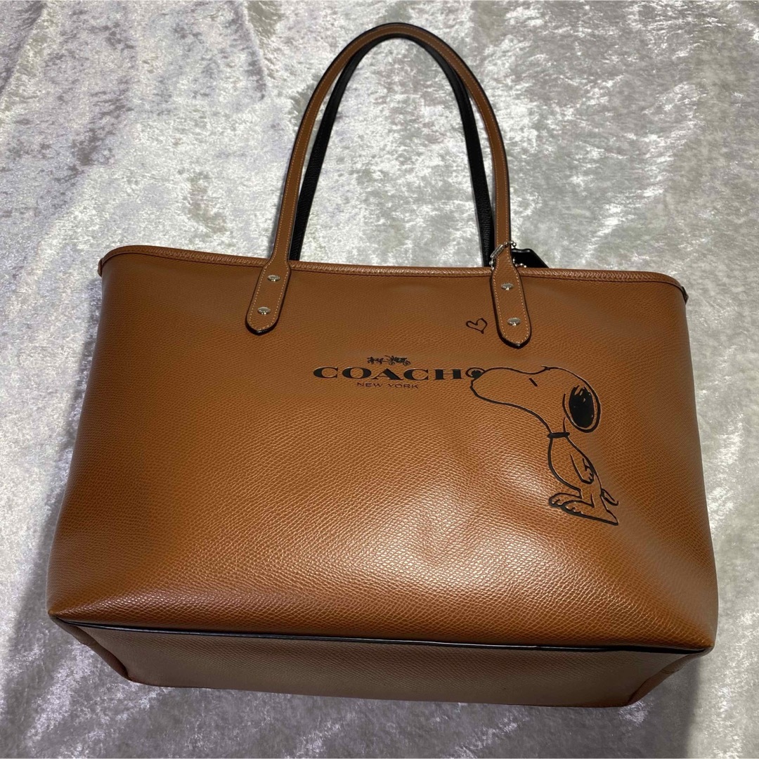 COACH(コーチ)の【美品】COACH　スヌーピーコラボ　トートバッグ　ブラウン　ピーナッツ　レザー レディースのバッグ(トートバッグ)の商品写真