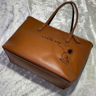 コーチ(COACH)の【美品】COACH　スヌーピーコラボ　トートバッグ　ブラウン　ピーナッツ　レザー(トートバッグ)