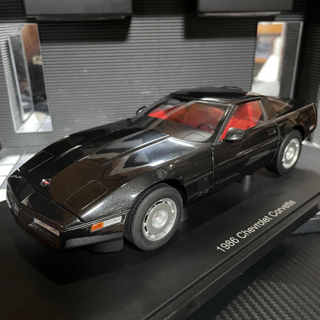 激レア！未展示品　オートアート1/18 シボレーコルベット1986 ブラック