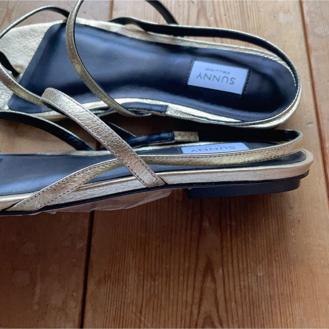 PELLICO SUNNY(ペリーコサニー)の新品　ペリーコサニー　ペタンコ　ゴールド　サンダル　37 レディースの靴/シューズ(サンダル)の商品写真