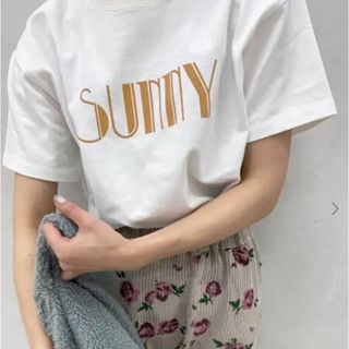 スローブイエナ(SLOBE IENA)の週末値下げ！SLOBE IENA 大人気ロゴT(Tシャツ(半袖/袖なし))