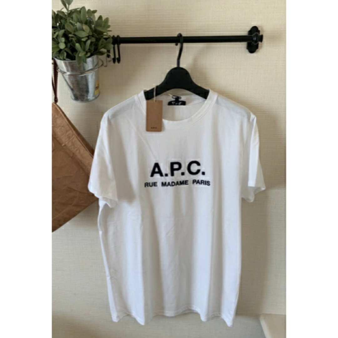 A.P.C(アーペーセー)の【新品】A.P.C.アーペーセー ロゴ刺繍Tシャツ★男女兼用　半袖★ 白Sサイズ レディースのトップス(Tシャツ(半袖/袖なし))の商品写真