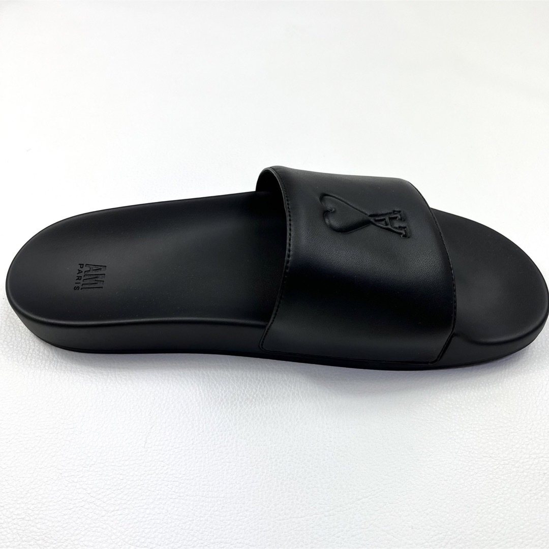 ami(アミ)の【AMI PARIS】 アミパリス DE COEUR プールサンダル  黒　45 メンズの靴/シューズ(サンダル)の商品写真