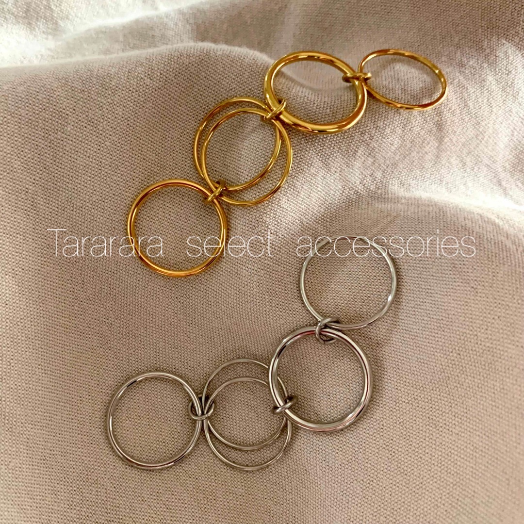 ●ステンレスfour in a rowリングG●金属アレルギー対応 レディースのアクセサリー(リング(指輪))の商品写真