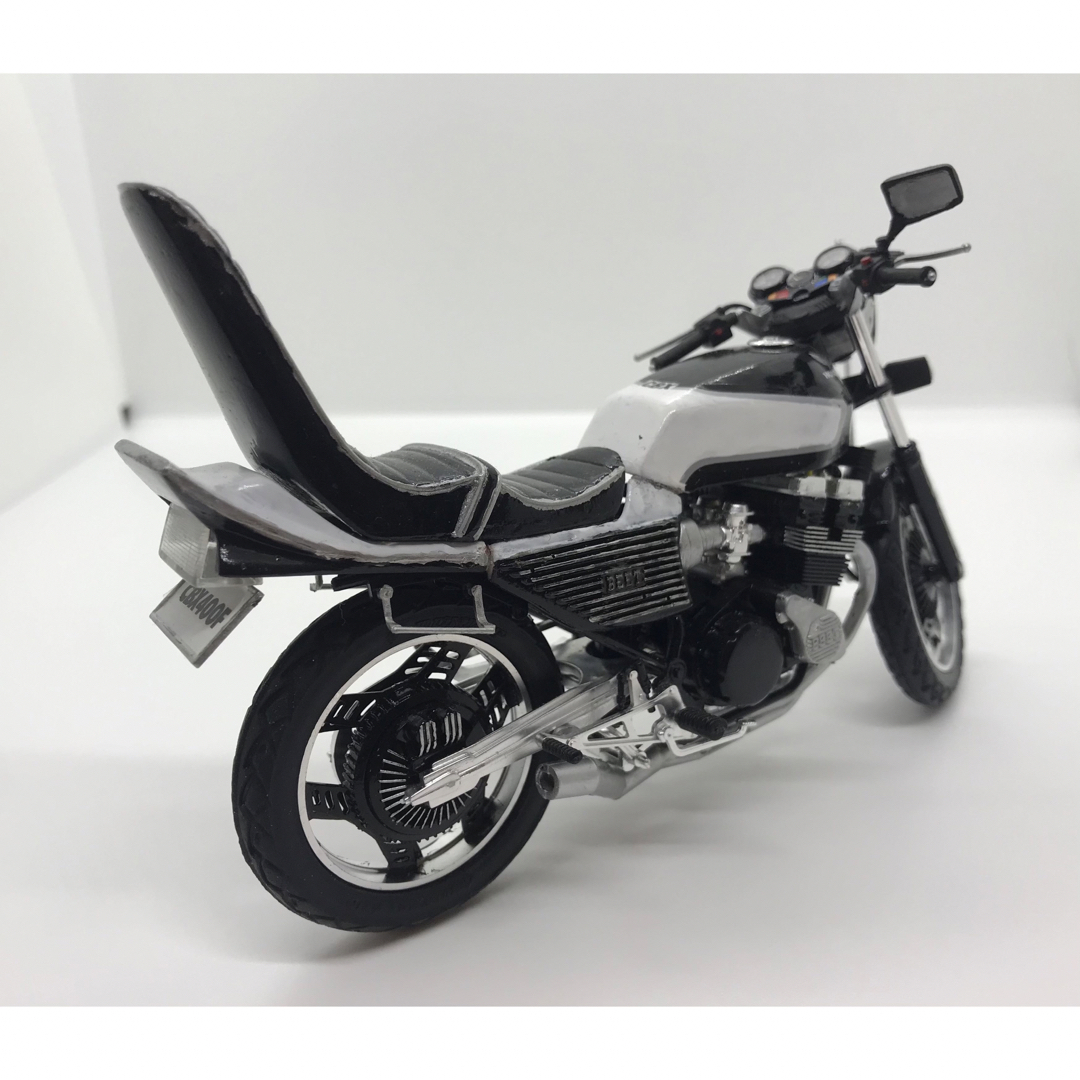 AOSHIMA(アオシマ)の1/12 プラモデル CBX400F 旧車【完成品】 エンタメ/ホビーのおもちゃ/ぬいぐるみ(模型/プラモデル)の商品写真