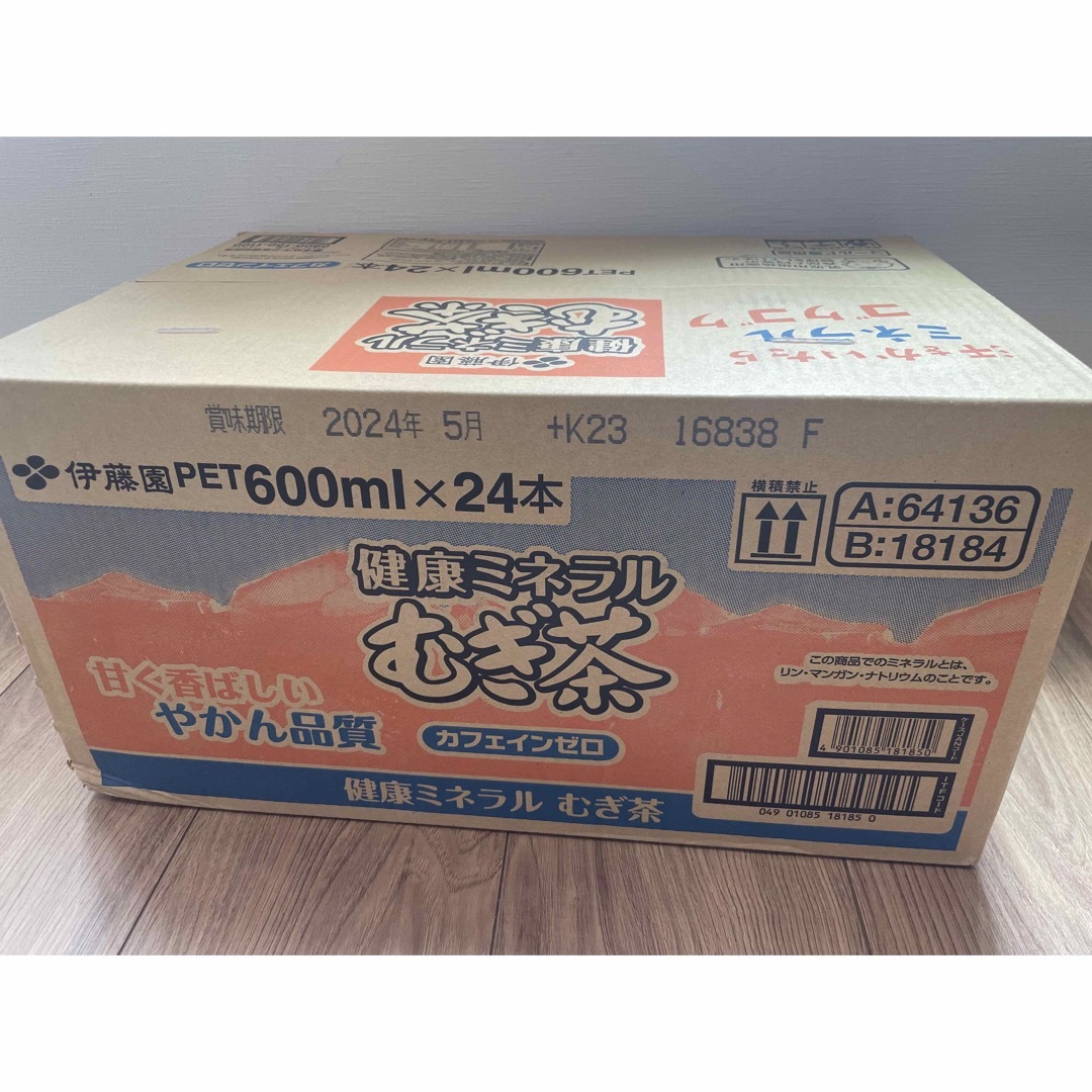 伊藤園(イトウエン)の健康ミネラル麦茶600ml24本入り 食品/飲料/酒の飲料(茶)の商品写真