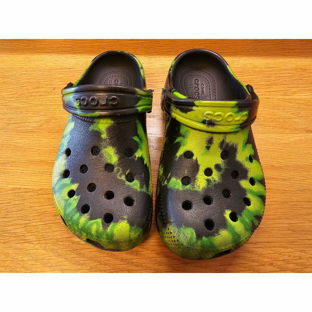 crocs(クロックス)のクロックス サンダル キッズ 19㎝ 中古 キッズ/ベビー/マタニティのキッズ靴/シューズ(15cm~)(サンダル)の商品写真