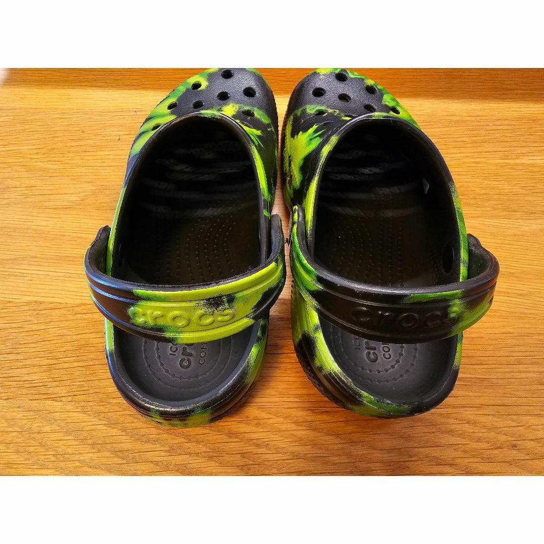 crocs(クロックス)のクロックス サンダル キッズ 19㎝ 中古 キッズ/ベビー/マタニティのキッズ靴/シューズ(15cm~)(サンダル)の商品写真