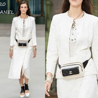 シャネル(CHANEL)の★CHANEL★2020★極美品★豪華総刺繍★COCO★ノーカラージャケット(ノーカラージャケット)